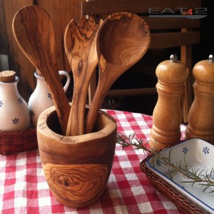 wooden holder with server cutlery, spoon and spatula