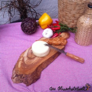 Cutting board in a rustic look