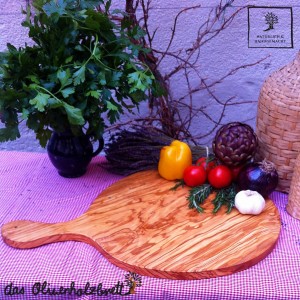 Plate out of olive wood