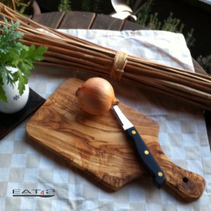 Tabla de cortar para servir de madera de olivo