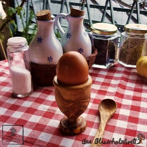 candle holder, round, out of olive wood 