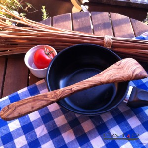 Spatula out of olivewood