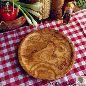 Plate, dish out of olive wood