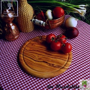 Round cutting board with juice groove